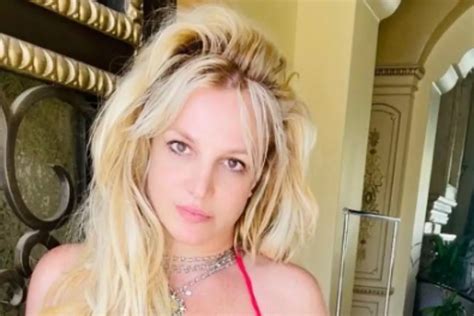 britney spears young nude|Britney Spears Nude & Sexy Collection (156 Photos + Videos)